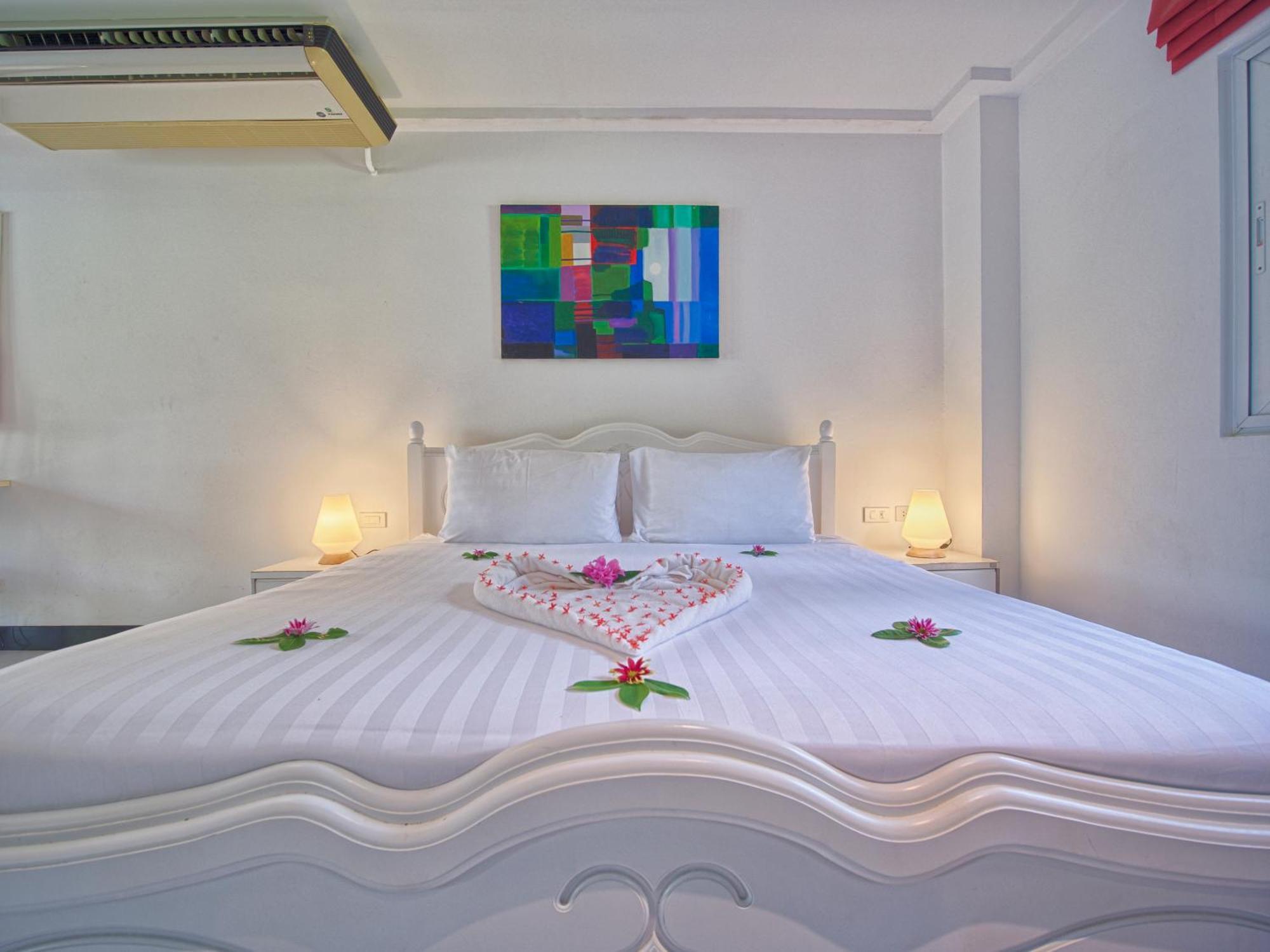 Serenity Lakeside Resort Kathu Exterior foto