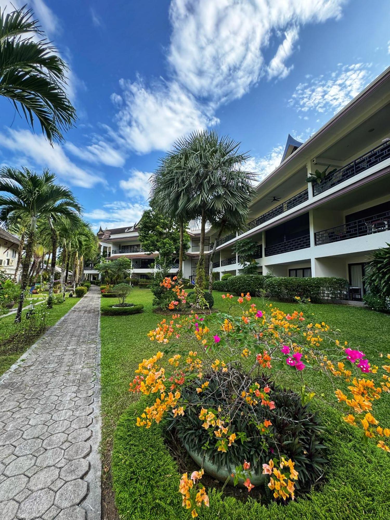 Serenity Lakeside Resort Kathu Exterior foto