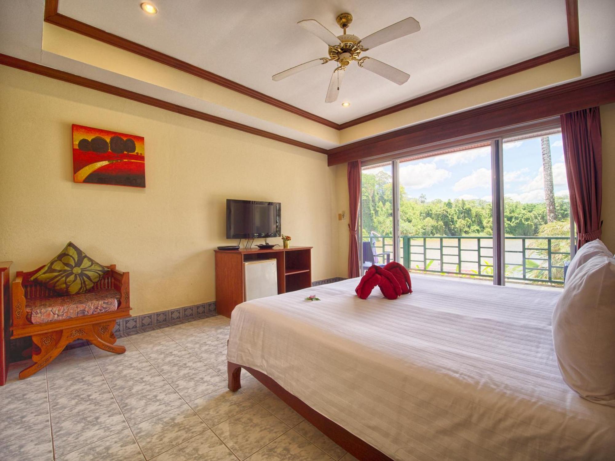 Serenity Lakeside Resort Kathu Exterior foto