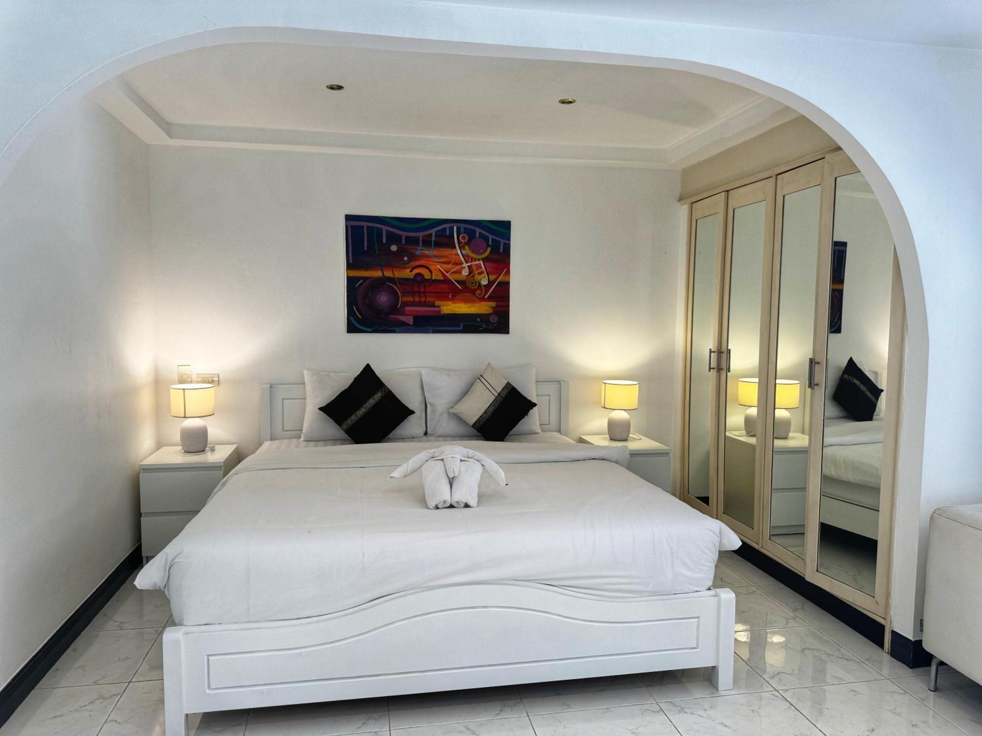 Serenity Lakeside Resort Kathu Exterior foto