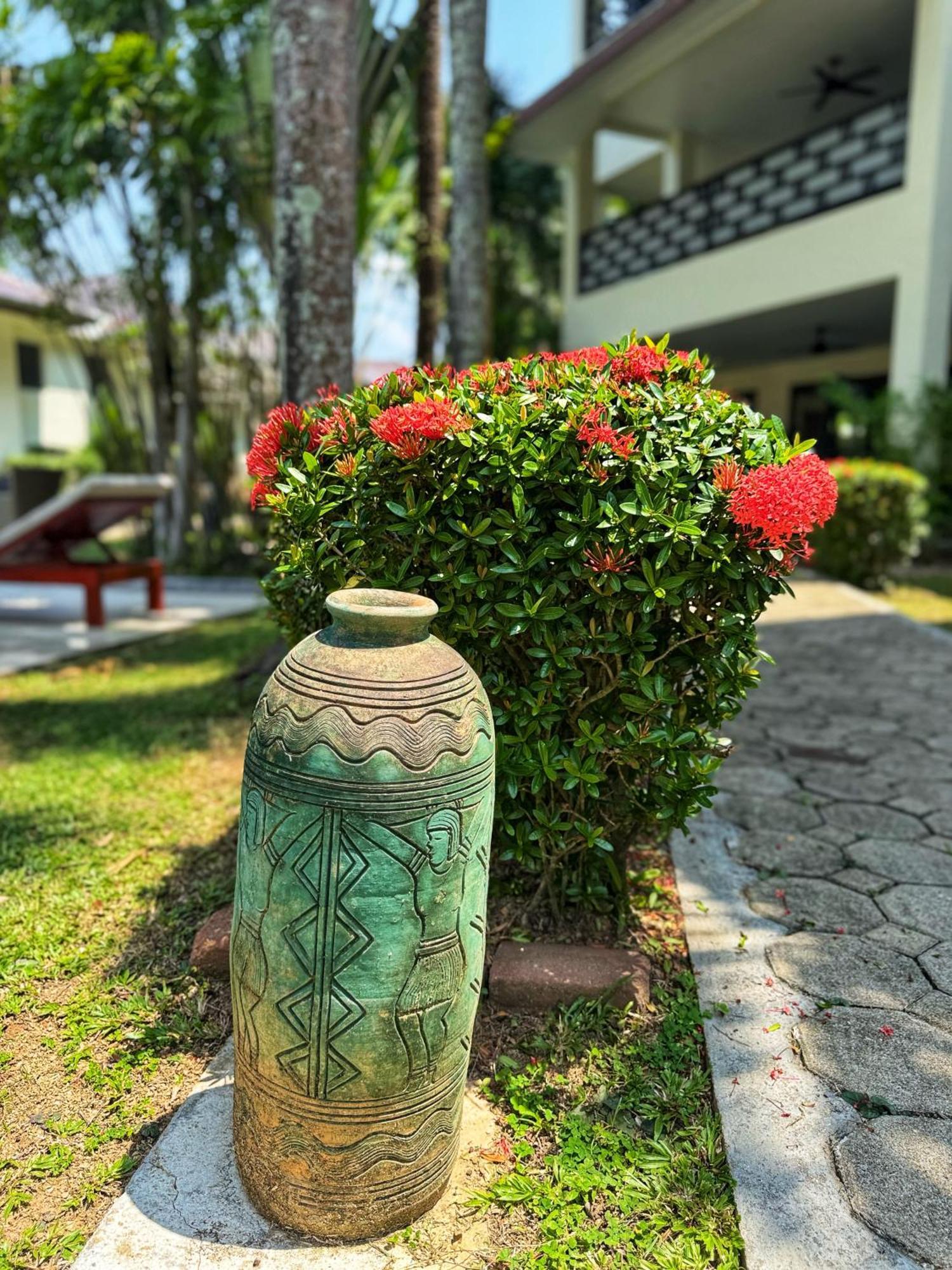 Serenity Lakeside Resort Kathu Exterior foto
